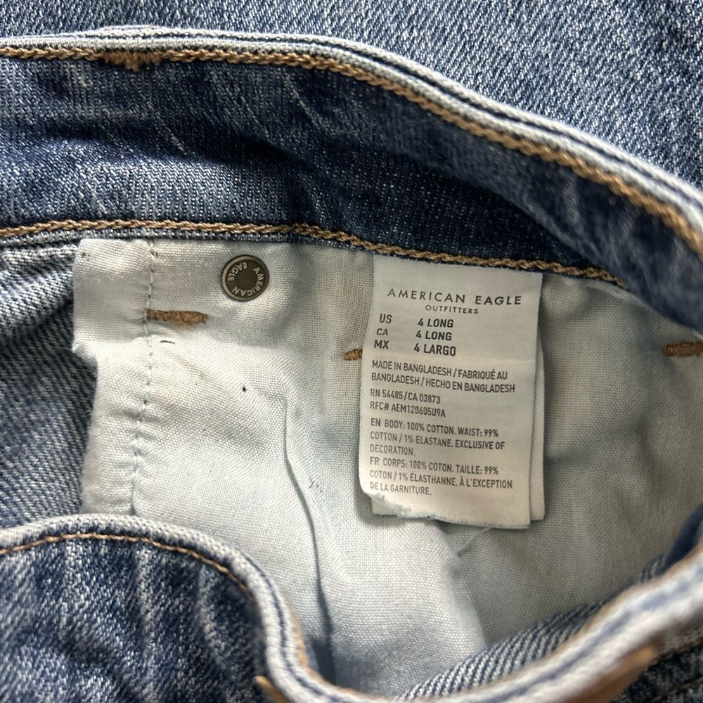 American Eagle Outfitters distressed Blue Mom Jeans Size 4 long - Picture 4 of 6